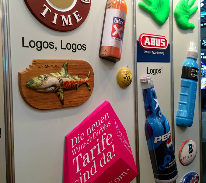 Displays 3D