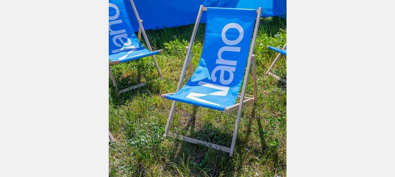 Deck chair sponsoring